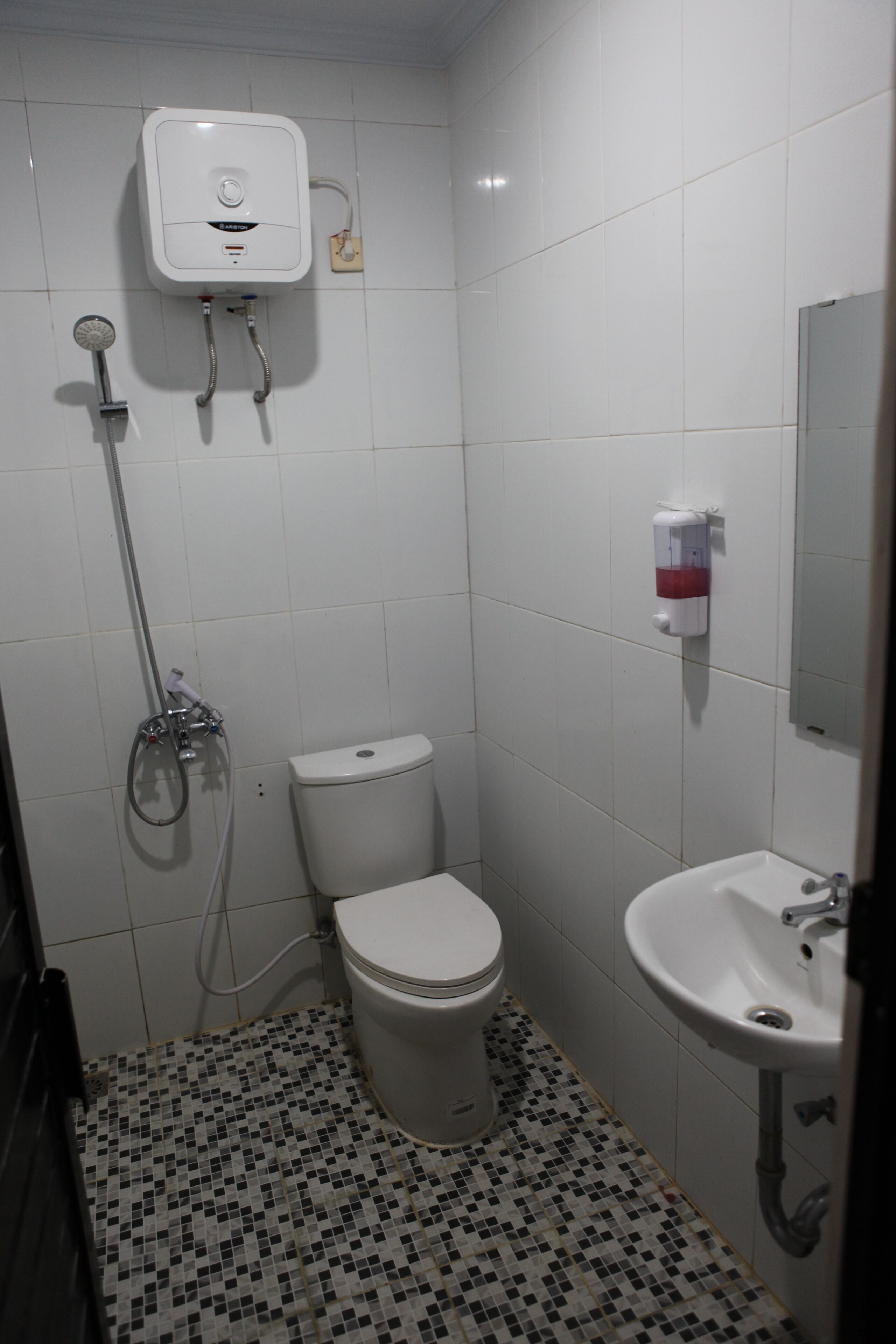 Shower, hydromassage showerhead