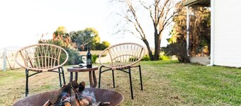 Tranquil 4 bedroom house with fireplace