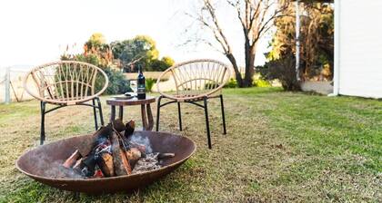 Tranquil 4 bedroom house with fireplace