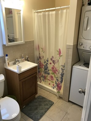 Dusche, Handtücher, Seife, Toilettenpapier