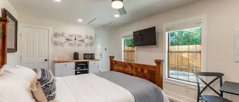 1 bedroom, desk, iron/ironing board, free WiFi