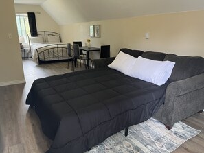 1 bedroom, iron/ironing board, travel cot, free WiFi - Cozy Studio on Ranch with Mountain Views (Arvada)