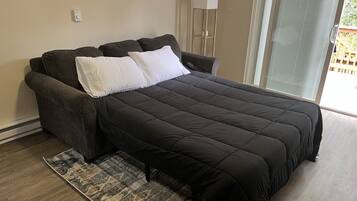 1 bedroom, iron/ironing board, travel cot, free WiFi