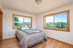 5 bedrooms, free WiFi, bed sheets