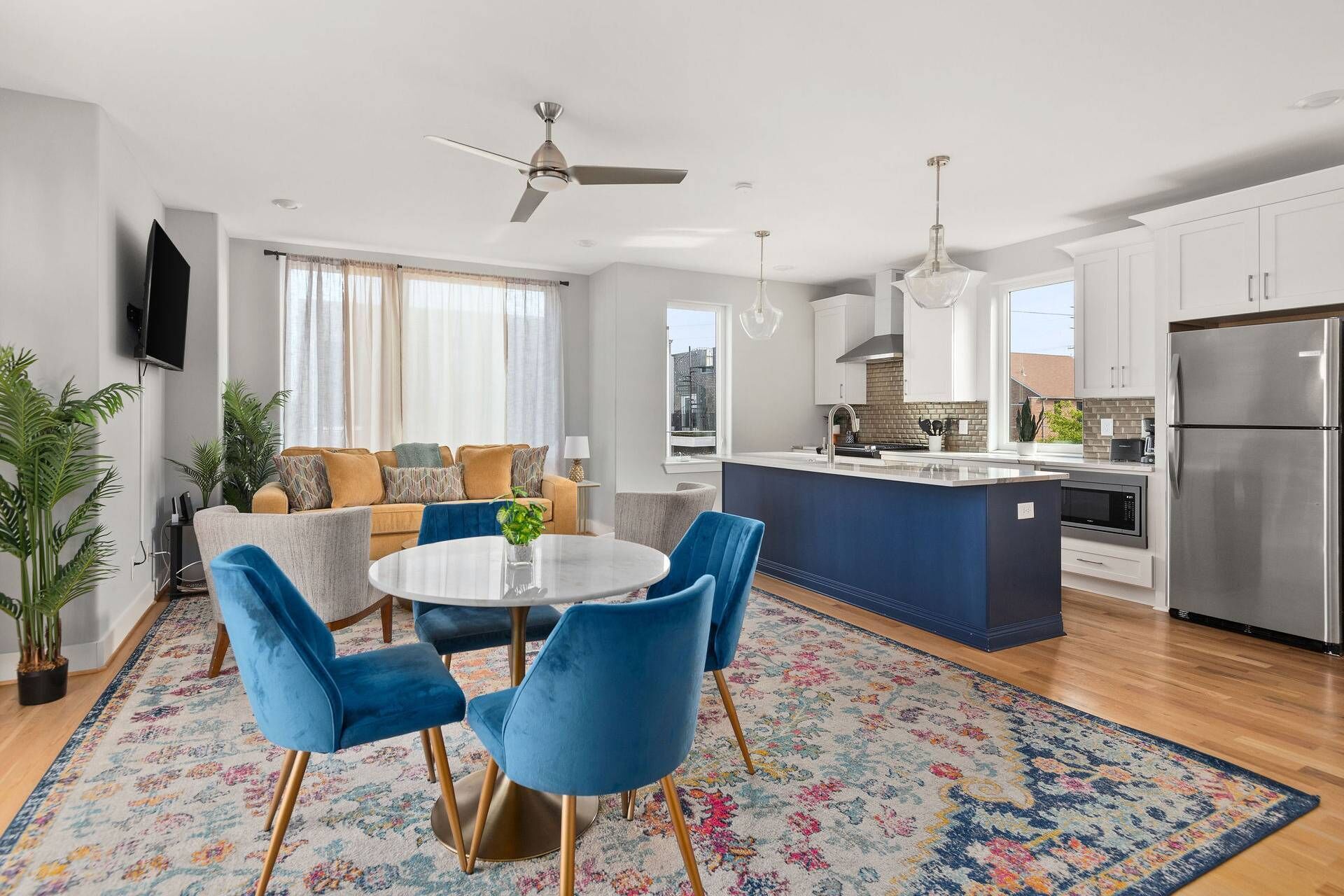 N8 ~ Unique Spacious Condo w/ Private Roof with Views ~ 5 Min to Broadway ~ Walk to Restaurants