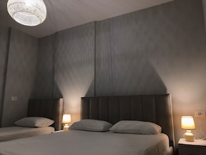 2 bedrooms, iron/ironing board, free WiFi, bed sheets - 4 min from the beach (Vlorë)