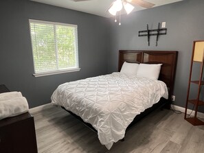 3 soverom, skrivebord, strykejern/-brett og wi-fi (inkludert)