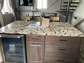 Fridge, microwave, oven, stovetop - Beautiful cabin with amazing views. By hiking, biking, skiing and trail riding (Beaver)