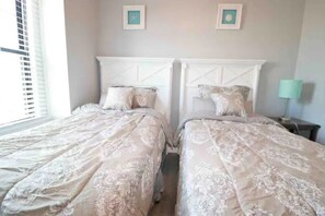 6 bedrooms, desk, iron/ironing board, free WiFi