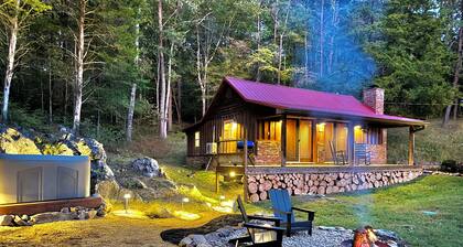 Secluded Lake Front Lodge In Cosby - Your Ultimate Hideaway