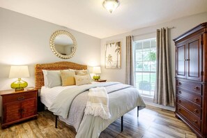 3 bedrooms, desk, iron/ironing board, free WiFi