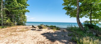 Thimbleberry Cottage: Golden Leaves & Cozy Evenings – A Fall Escape to Remember