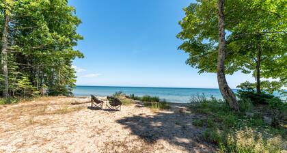 Thimbleberry Cottage: Summer Days and Starry Nights by the Lake!