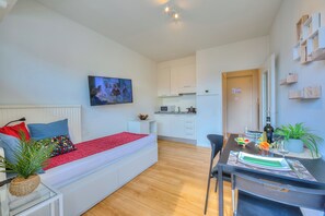Standard Studio, Mountain View (Cosy Home Lugano Few Min From Lake) | Iron/ironing board, free WiFi, bed sheets