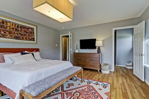 3 bedrooms, desk, iron/ironing board, free WiFi
