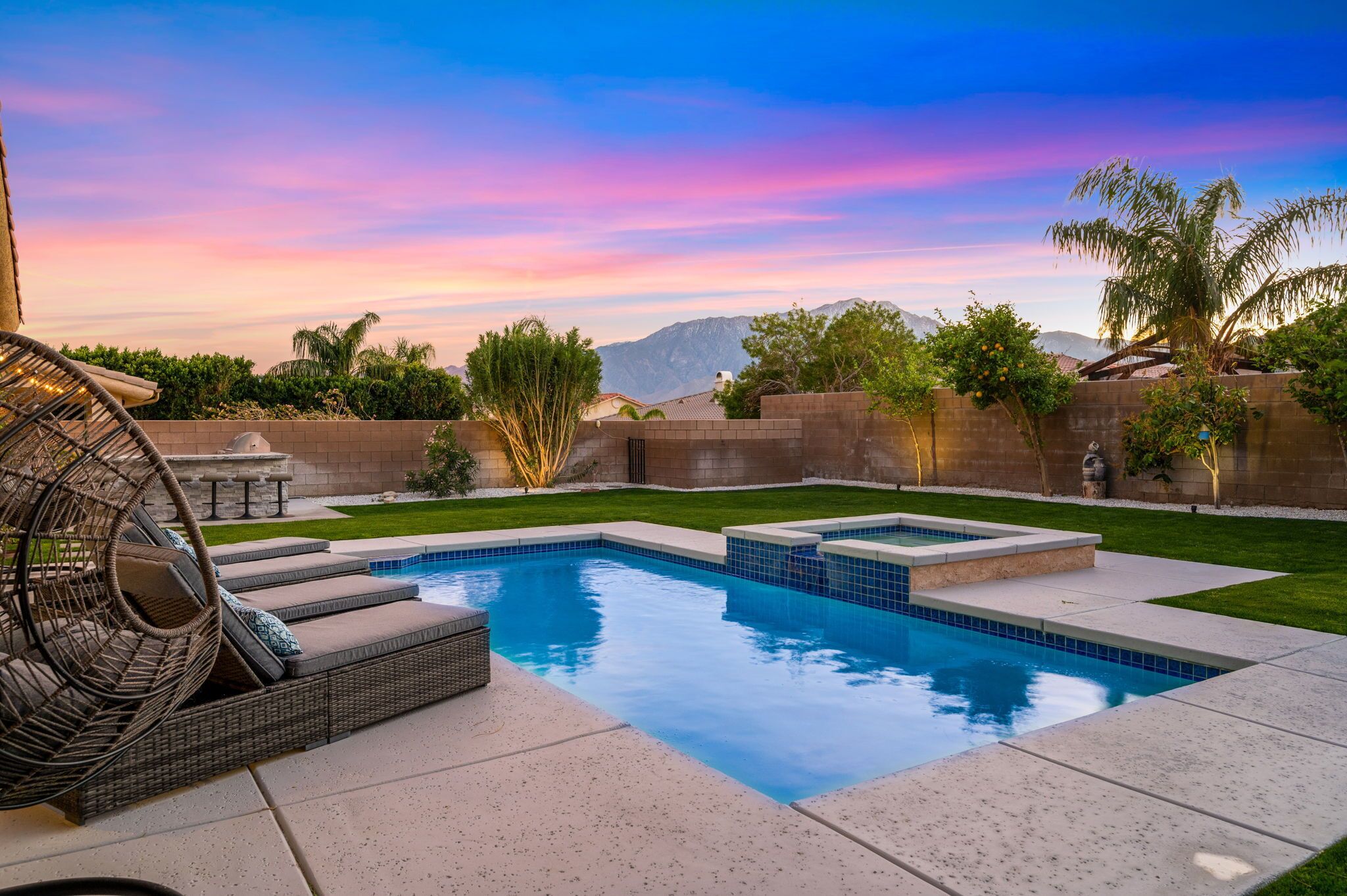 Alberca al aire libre y alberca climatizada