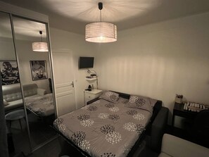 1 bedroom, desk, iron/ironing board, free WiFi