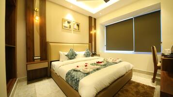 Premium Studio Suite | Premium bedding, memory-foam beds, minibar, desk