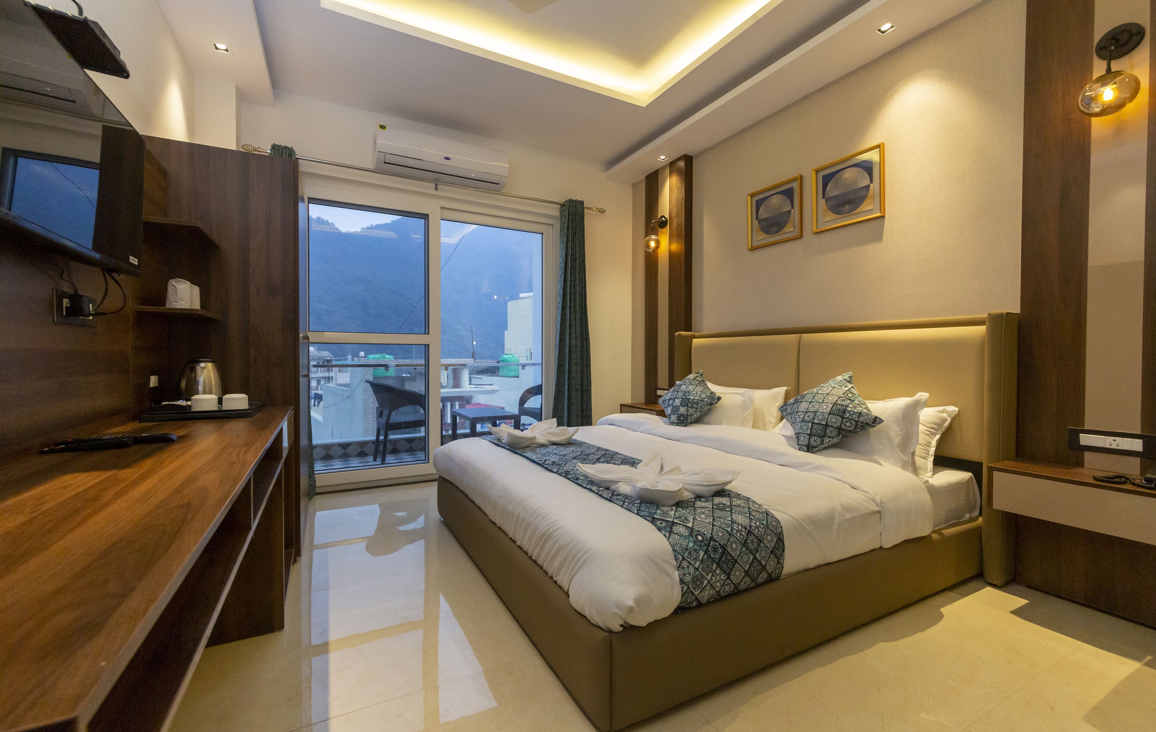 Ropa de cama de alta calidad, colchones con efecto memoria y minibar 