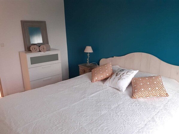 3 bedrooms, iron/ironing board, travel cot, free WiFi