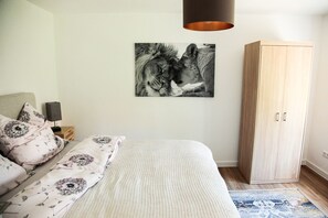 2 quartos, berço de viagem, Wi-Fi de cortesia, roupa de cama
