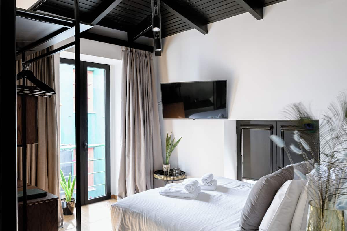 Superior Room, Garden View | In-room safe, blackout drapes, iron/ironing board, free WiFi