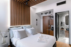 Junior Suite | In-room safe, blackout drapes, iron/ironing board, free WiFi - Snob Athens (Athens)
