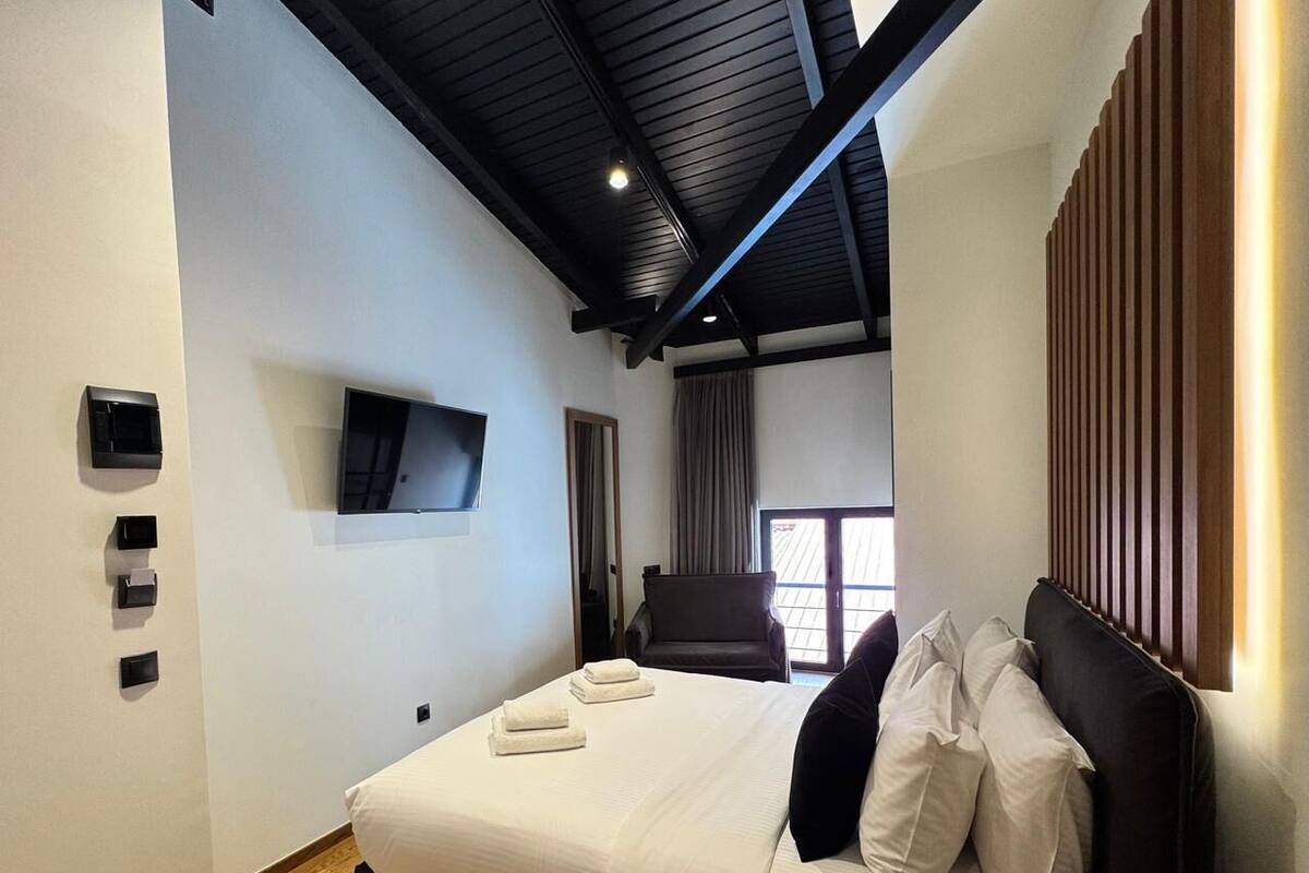 Luxury Room | In-room safe, blackout drapes, iron/ironing board, free WiFi