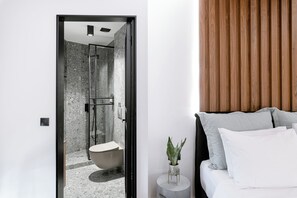 Deluxe Room | In-room safe, desk, blackout curtains, iron/ironing board - Mamy Blue Slow Living (Athens)