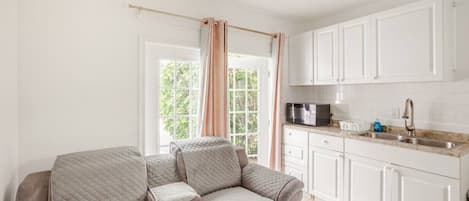 Zimmer, 1 Schlafzimmer, Stadtblick | Wohnbereich