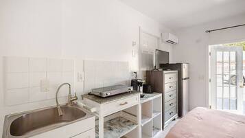 Room, 1 Bedroom, Patio | Interior