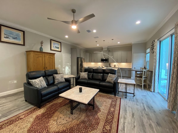 House, 3 Bedrooms, Balcony, Garden View | Living area
