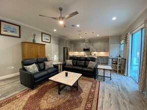 House, 3 Bedrooms, Balcony, Garden View | Living area