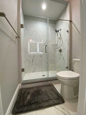 House, 3 Bedrooms, Balcony, Garden View | Bathroom