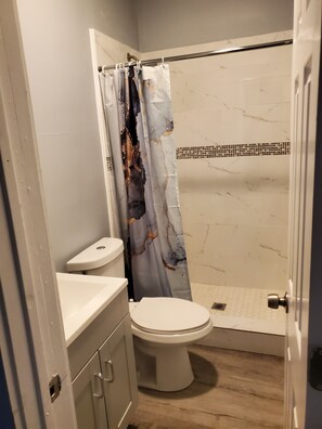Apartment, 1 Schlafzimmer, Raucher, Balkon | Badezimmer