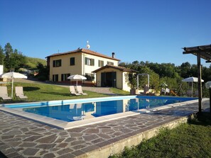 Outdoor pool, pool loungers - Agriturismo Tenuta Monteoliveto - Cottag (Vesime)
