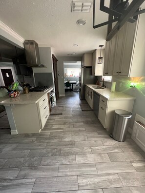 House, 3 Bedrooms, Fireplace | Private kitchen - Cozy Updated 3 Bedroom Home Near Iah Airport (Houston)