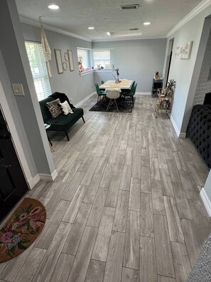 House, 3 Bedrooms, Fireplace | Interior - Cozy Updated 3 Bedroom Home Near Iah Airport (Houston)