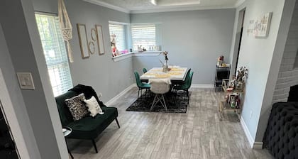 Cozy Updated 3 Bedroom Home Near Iah Airport