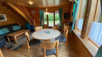 Nhà, 2 phòng ngủ, sân hiên | Khu ăn uống