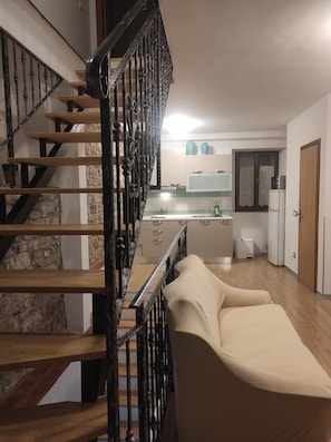 House, 2 Bedrooms, Smoking, City View | Interior