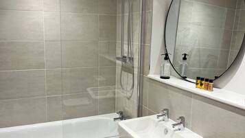Apartment, 2 Schlafzimmer | Badezimmer