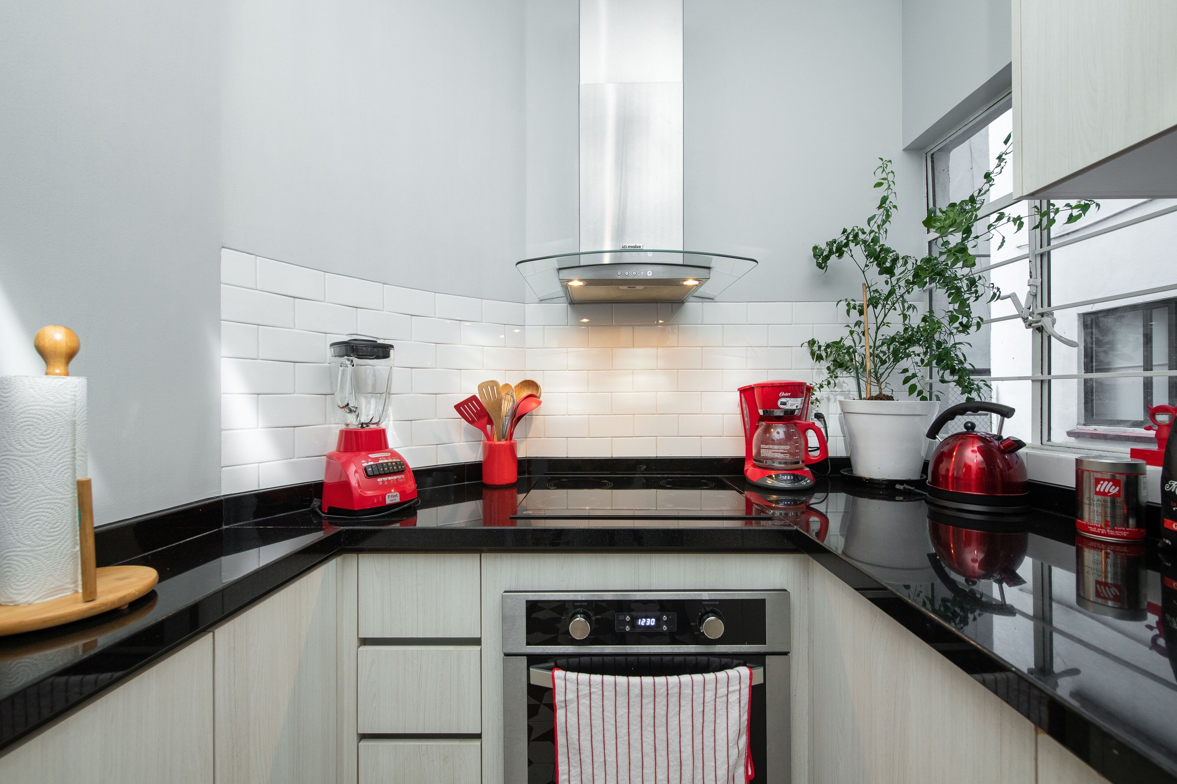 Apartment, 2 Bedrooms | Private kitchen | Coffee/tea maker, electric kettle, dining tables