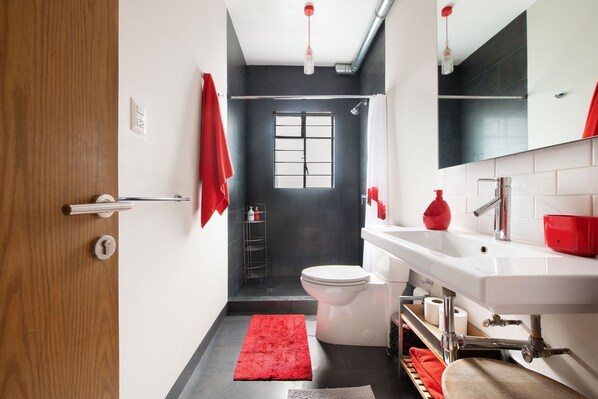 Departamento, 2 habitaciones | Baño | Jabón y shampoo