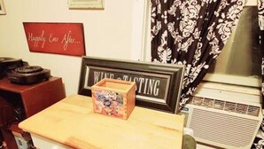 A room with a wooden table, a vintage radio, and a framed sign that reads 'Wine Tasting.' - Room-fall Room 3min From Yale, And Other (New Haven)