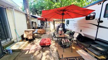 Dormitorio compartido, 1 habitación | Restaurante al aire libre