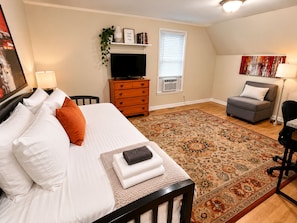 A bedroom with a bed, a dresser, a television, a chair, a sofa, and a rug. - Room-cozy Private Room Near Yale Univers (New Haven)