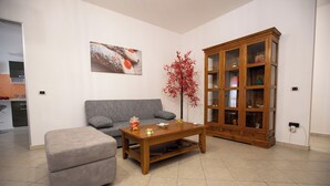 Apartment, 3 Bedrooms, Accessible, Smoking | Ruang tamu