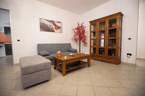 Appartement, 3 chambres, accessible aux personnes à mobilité réduite, fumeurs | Coin séjour