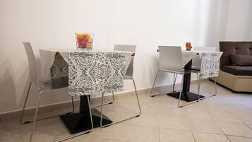 Apartment, 3 Bedrooms, Accessible, Smoking | Dining